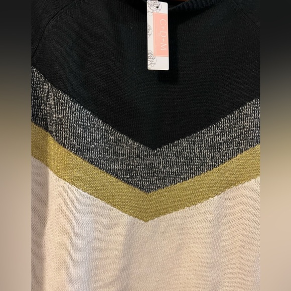 🆕 C + D + M COLLECTION SWEATER (XL) - Picture 3 of 6